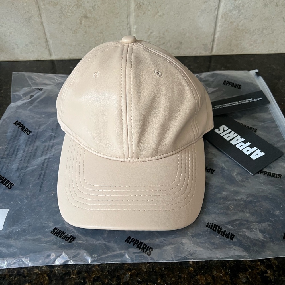 Apparis Leather Cap